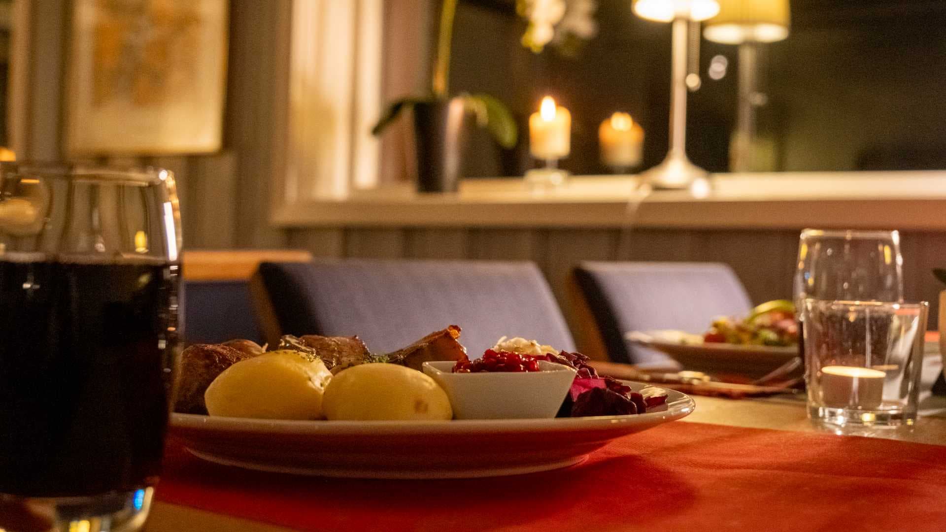 Førjulstid og julemeny på Austbø Hotell i Rauland
