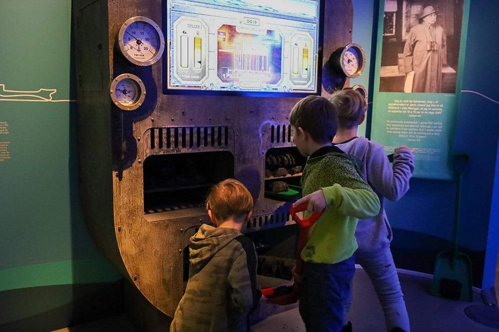 barn leker på DuVerden sjøfartsmuseum + vitensenter i Porsgrunn