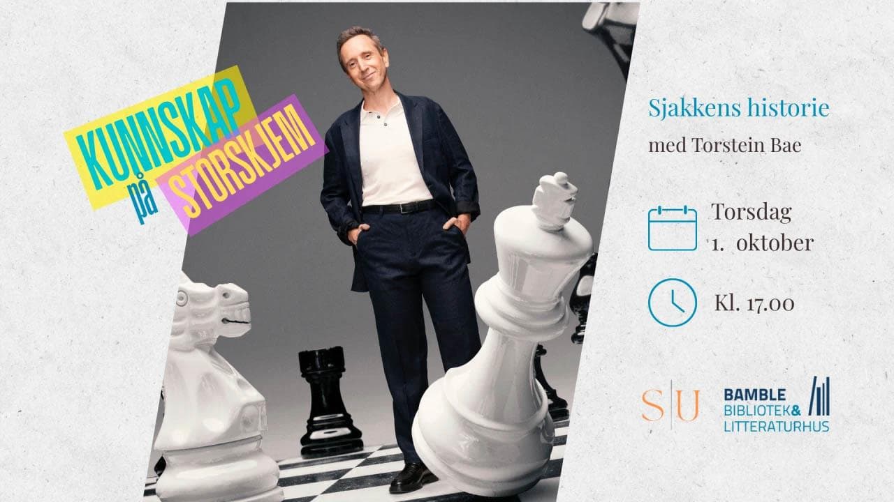 Plakat med mann i sort dress og hvit genser, store sorte og hvite sjakkbrikker på et sjakkbrett