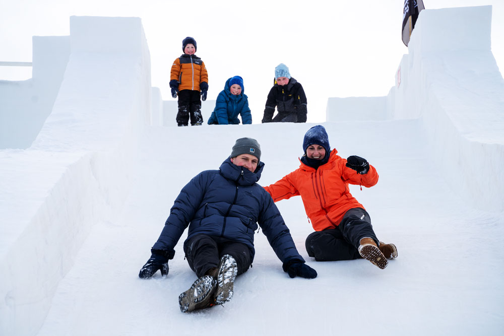 family of 5 playing at the snow castle at Vierli in Rauland