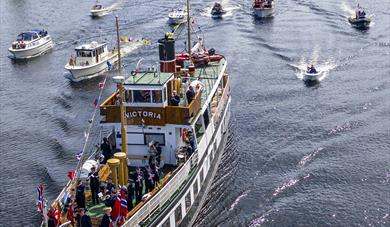 Båtkortersje på Skienselva