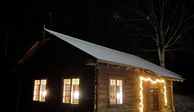 Stoga Brårjordet på Åmdals Verk gruver er pynta til jolemarknad.