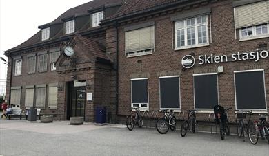fassade Skien jernbanestasjon