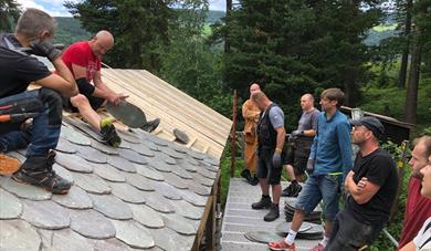 Kurs i skifertekking for handverkarar, Bygningsverntenesta og Vest-Telemark museum.