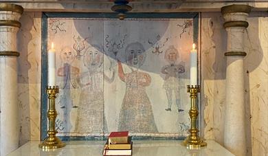 Altaret i Åmotsdal kyrkje