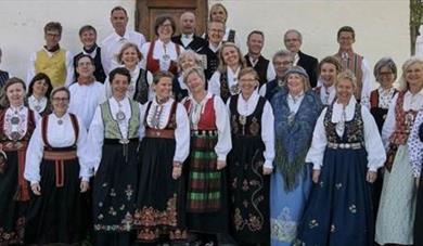 " Kjærleik med rette song"