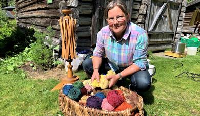 I dag blir det demonstrert plantefarging ved husmannsstoga til museet i Eidsborg.