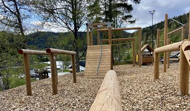Klatrestativ leikepark ved Norsk Skieventyr i Morgedal.
