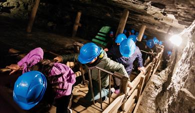 Guida tur i Åmdals Verk gruver