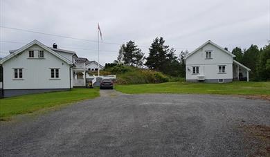 Postveien mellom gårdene Bakke og Auråa