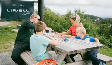 familie på Lifjelltunet