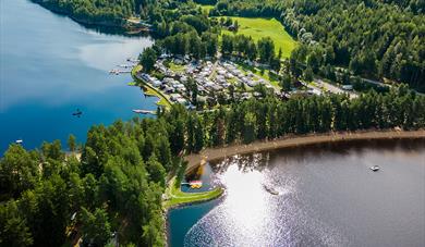 dronebilde fra Telnessanden camping