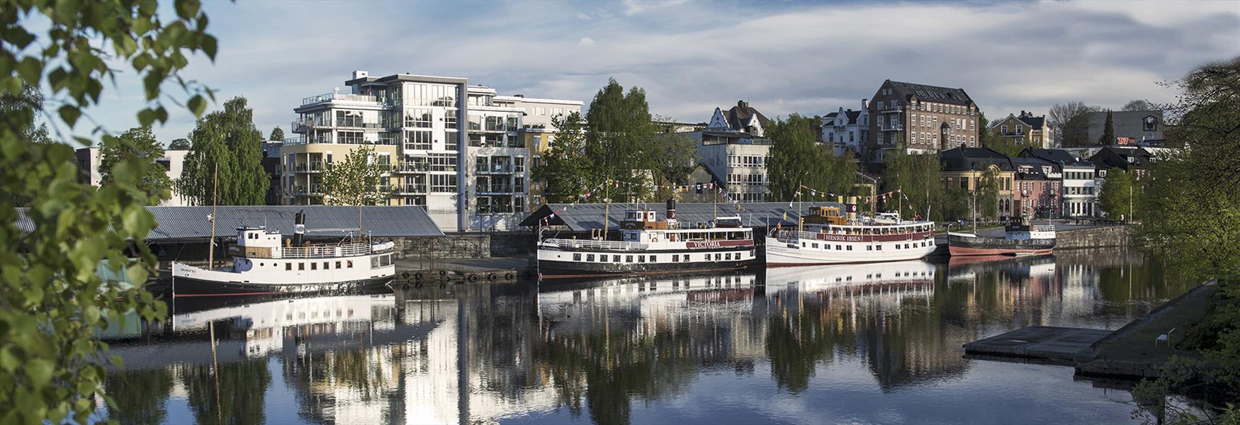 Kanalbåtene på Hjellebrygge i Skien