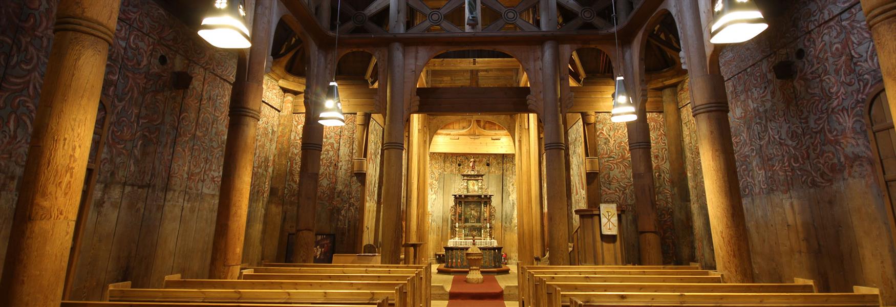 interiør på Heddal stavkirke i Notodden