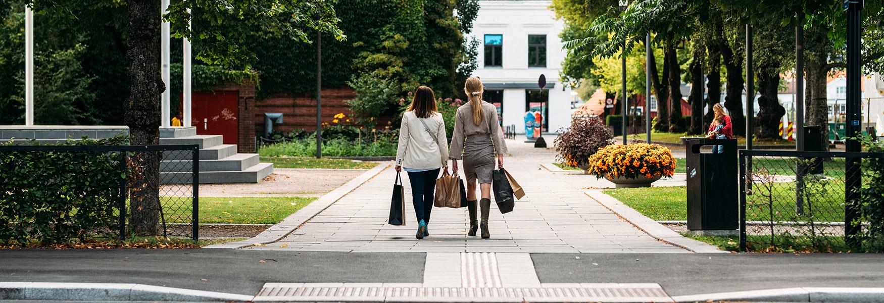 2 jenter på shoppingtur i Porsgrunn
