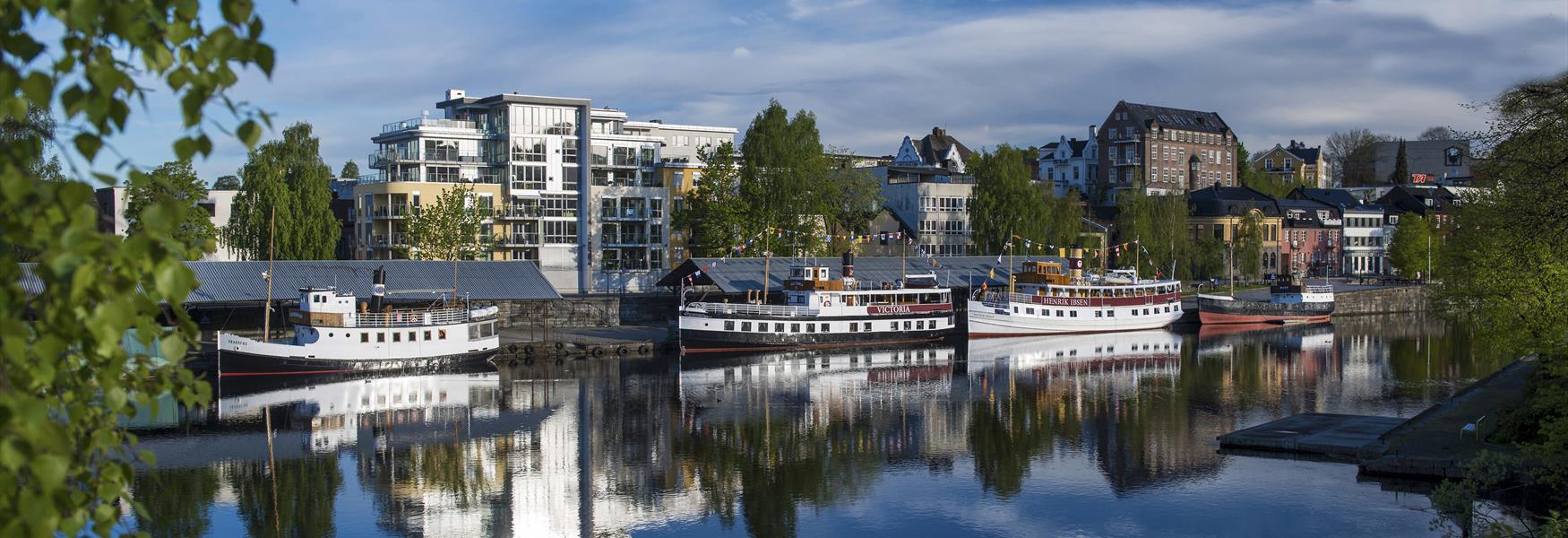 kanalbåtene ved Hjellebrygge i Skien