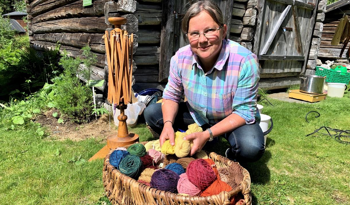 I dag blir det demonstrert plantefarging ved husmannsstoga til museet i Eidsborg.