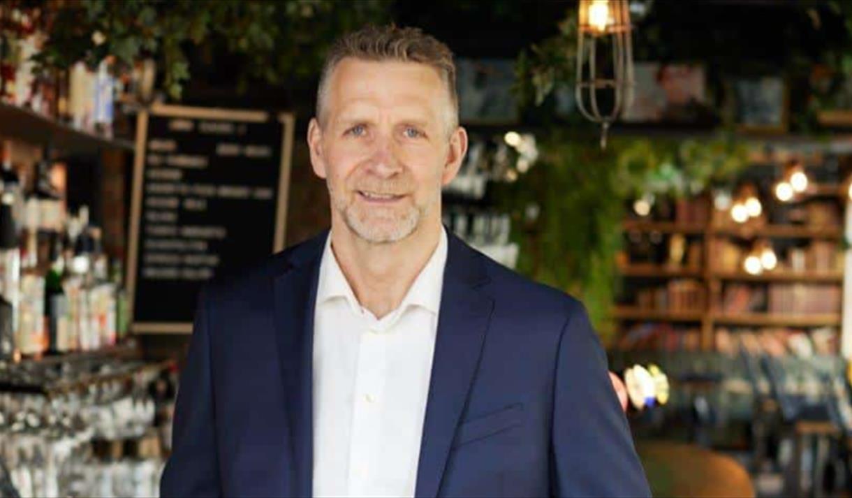 Ståle Haavaldsen Johnsen, destillatør ved Haavaldsen Distillery – med ekte håndverk og lidenskap for norsk akevitt.