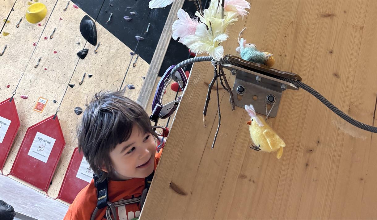 Barn i klatreløypene