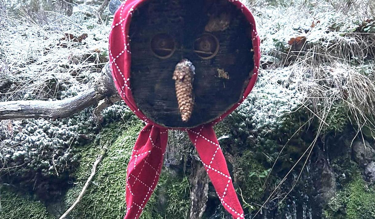 I Eventyrstien dukker det opp rare figurer og dyr inspirert av eventyrverdenen.