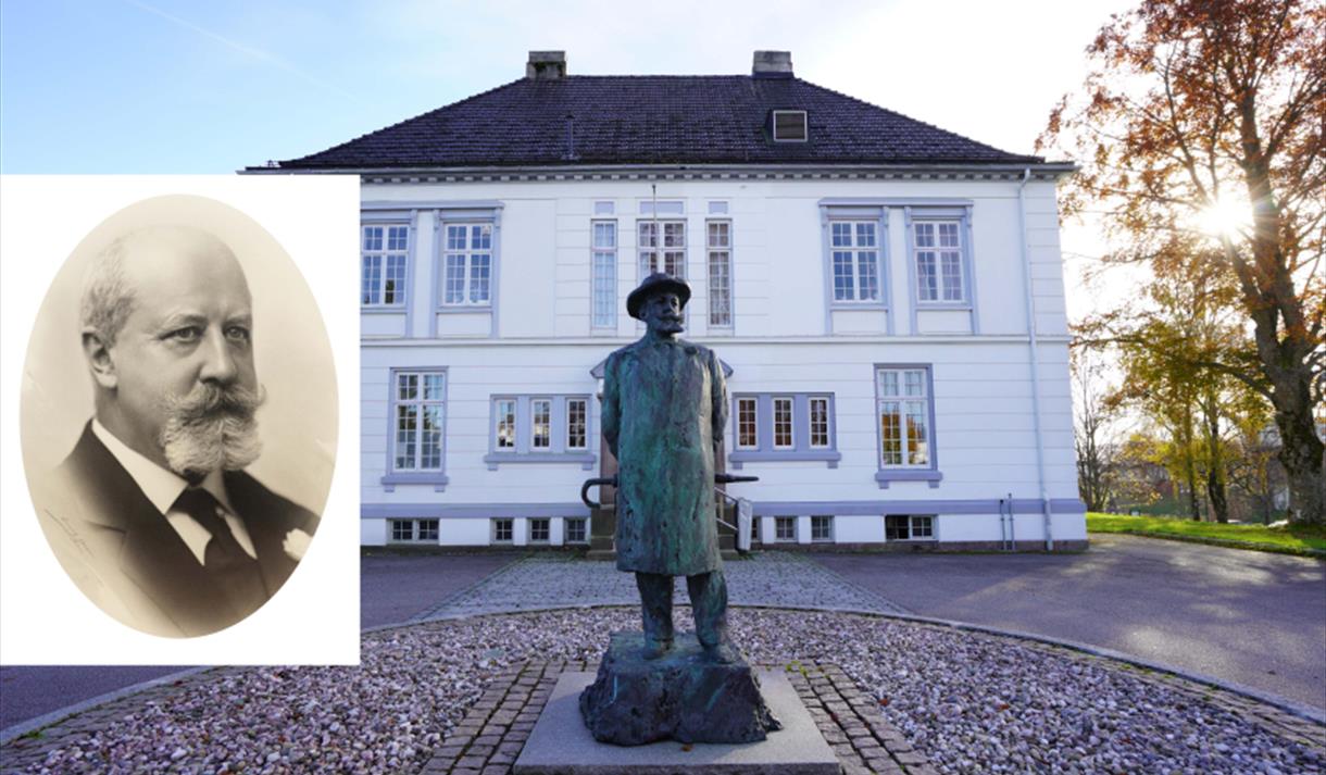 hus med en statue foran