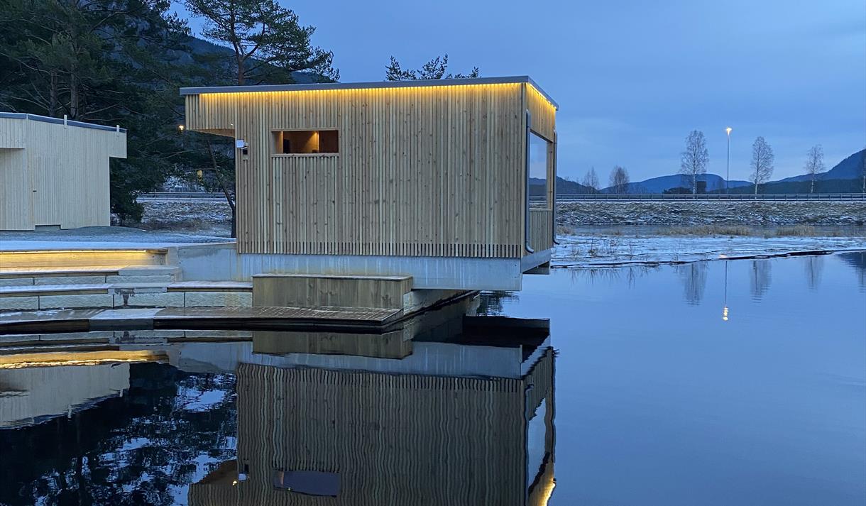 Badstoga på Eventyrøy sett utanfra