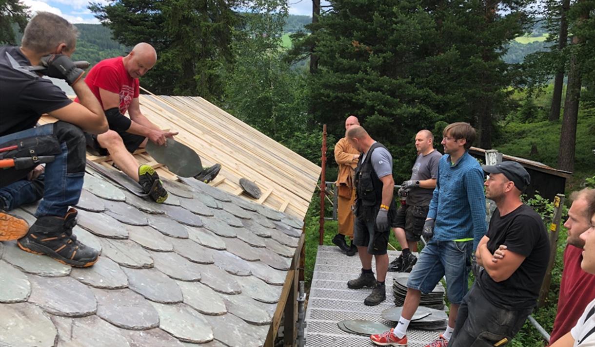 Kurs i skifertekking for handverkarar, Bygningsverntenesta og Vest-Telemark museum.