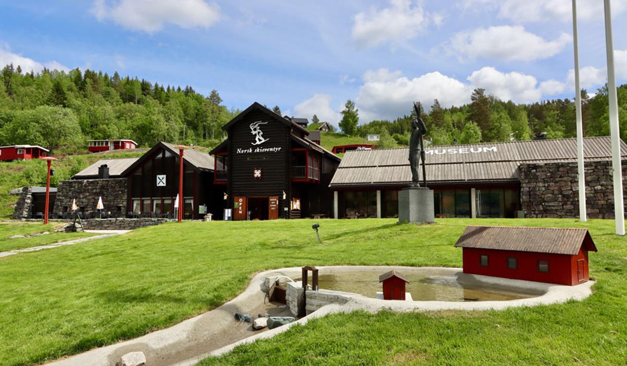 vassparken foran Norsk Skieventyr i Morgedal