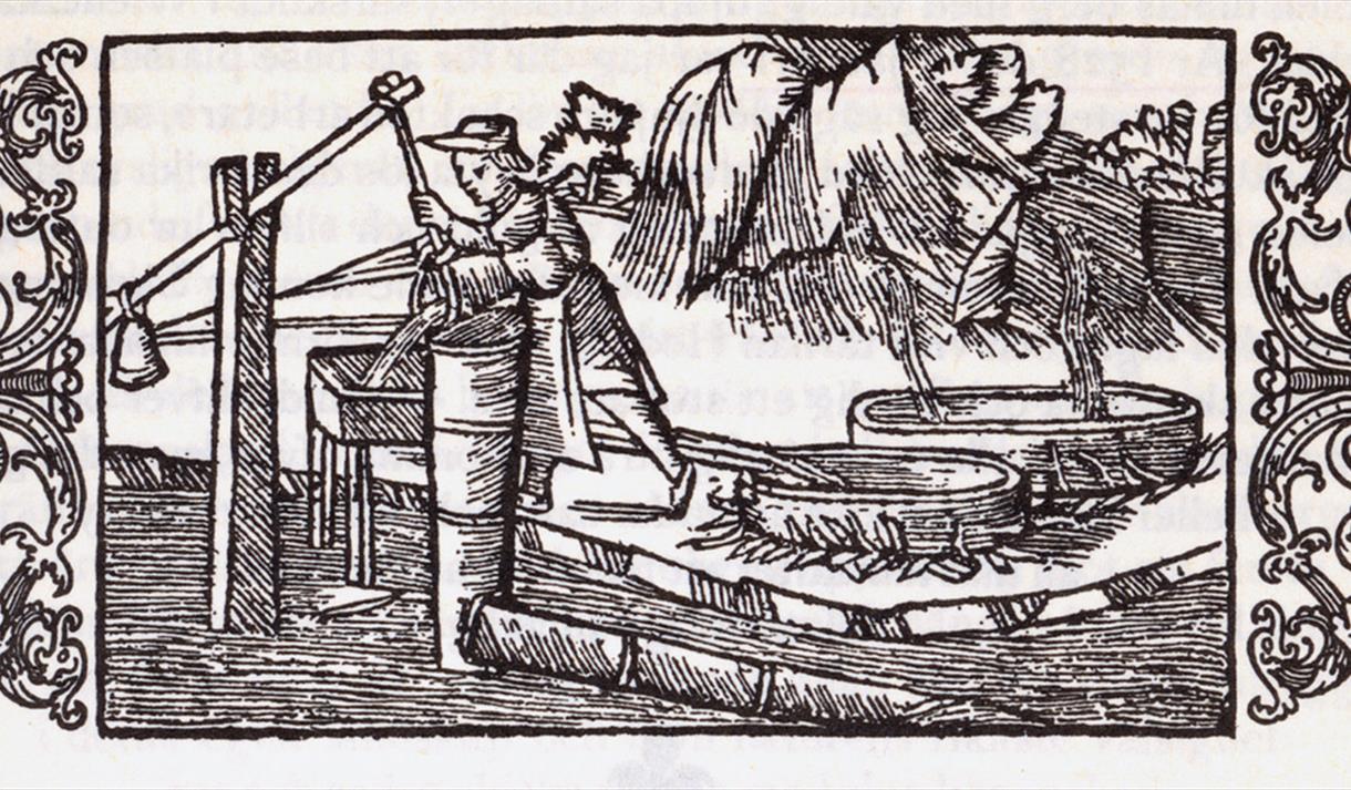 Bildet under viser saltkoking og er hentet fra Olaus Magnus' store historisk-topografiske skrift om de nordiske folkene fra 1555. Sjøvann helles opp i grunne jernpanner som fyres opp til vannet fordamper og saltet ligger igjen. Store mengder brensel var påkrevd. Sjøvann inneholder i vårt område ca. 3,5 gram salt per liter. Olaus nevner at det ble brukt uthulte stokker av gran og furu for å få opp mer saltholdig vann fra større dyp, som vist på denne illustrasjonen i verket hans. På vinteren kunne sjøvannet «graderes» ved å la overflatevannet fryse til is, og fjerne isen etter hvert. Det gjenværende vannet ville da være mer saltholdig og lettere å koke salt av.