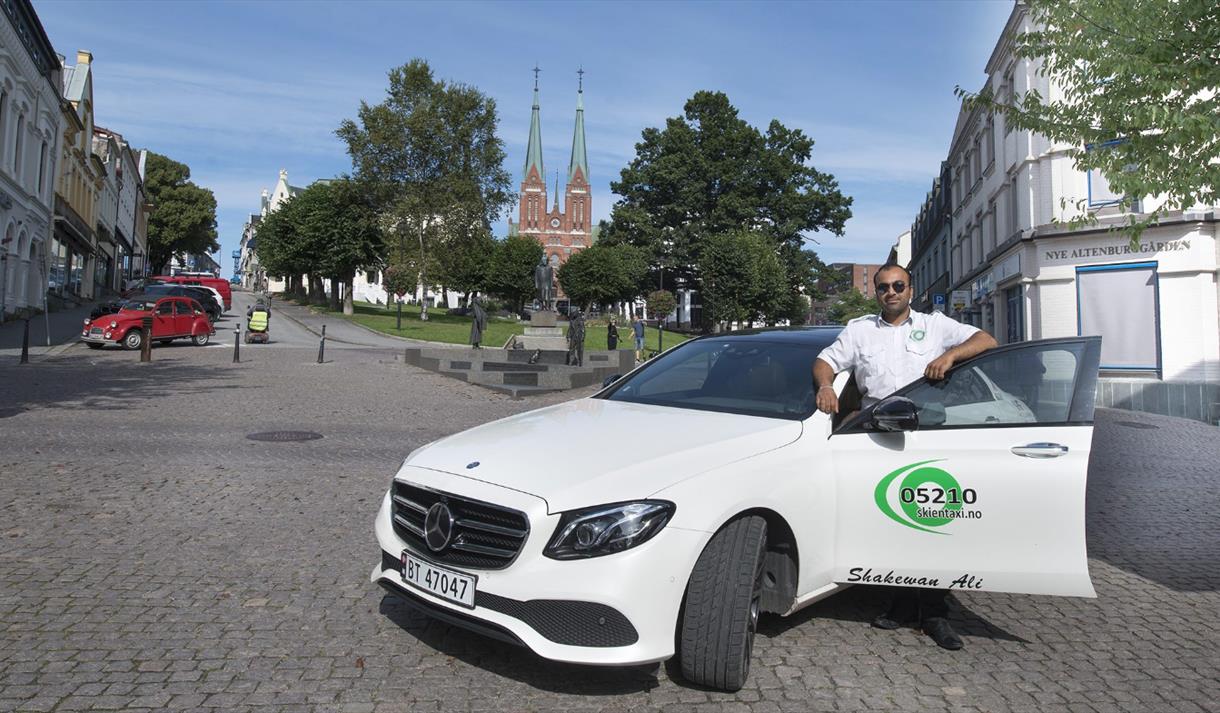 bil og sjåfør fra Skien taxi