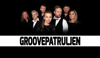 sort bilde med mennesker i sorte og hvite klær