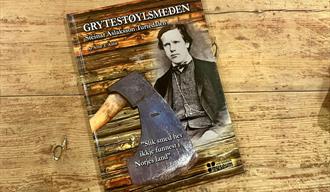 Bokomslag: Grytestøylsmeden - Steinar Aslaksson Turtedalen