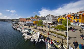 Blindtarmen med båter og lilletorvet Kragerø