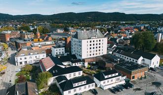 dronebilde av Hotell Vic