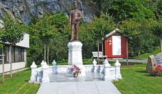 statue av king Kong Chulalongkorn