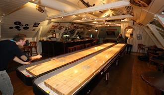 Shuffleboard hos Amadeus sportskafé