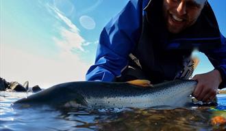 FIskejegeren Ole Martin Gilbu med sjøørret