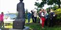 Munch vandring i Kragerø, ved skrubben og statuen av Edvard Munch