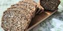 grovt brød med masse frø