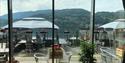 Uteserveringen til Dany's Café i Bok & Blueshuset i Notodden. Foto
