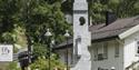Skulpturen "Nutheim totem" av Philipp Dommen
