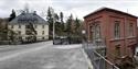 1895: Bak det første administrasjonsbygget fra 1895 ligger det større administrasjonsbygget fra 1908.