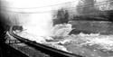 FLOM: I 1927 var det flom i vassdraget, og tømmerrenna var utsatt i den voldsomme strømmen.