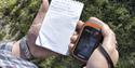 GPS: Koordinatene som er hentet fra geocaching.com legges inn på GPS-en før turen.