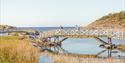 syklister sykler over broen ved Krogshavn i Bamble