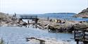 folk som bader ved Krogshavn badeplass i Bamble