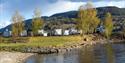 Notodden bystrand ved Nesøya Marina Gjestebrygge med Notodden Bobilcamp i bakgrunn. Foto
