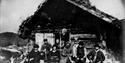 Torbjørg Ripilen (3. frå venstre) som kunne syngje Draumkvedet, 1880-åra. Ukjent fotograf
