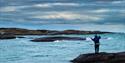 Fiske med stang på svaberg