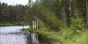 Hillestad ligger i nærheten av elv og skogsvann